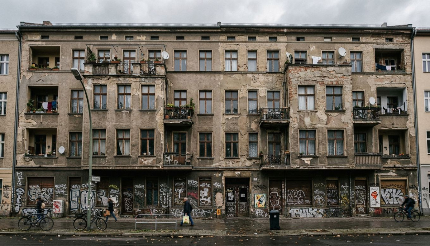 Berlin und die mietkaution: zwischen wohnungsnot und finanzieller belastung